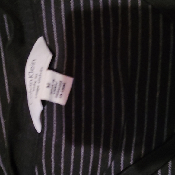 V teeshirt - Picture 2 of 2